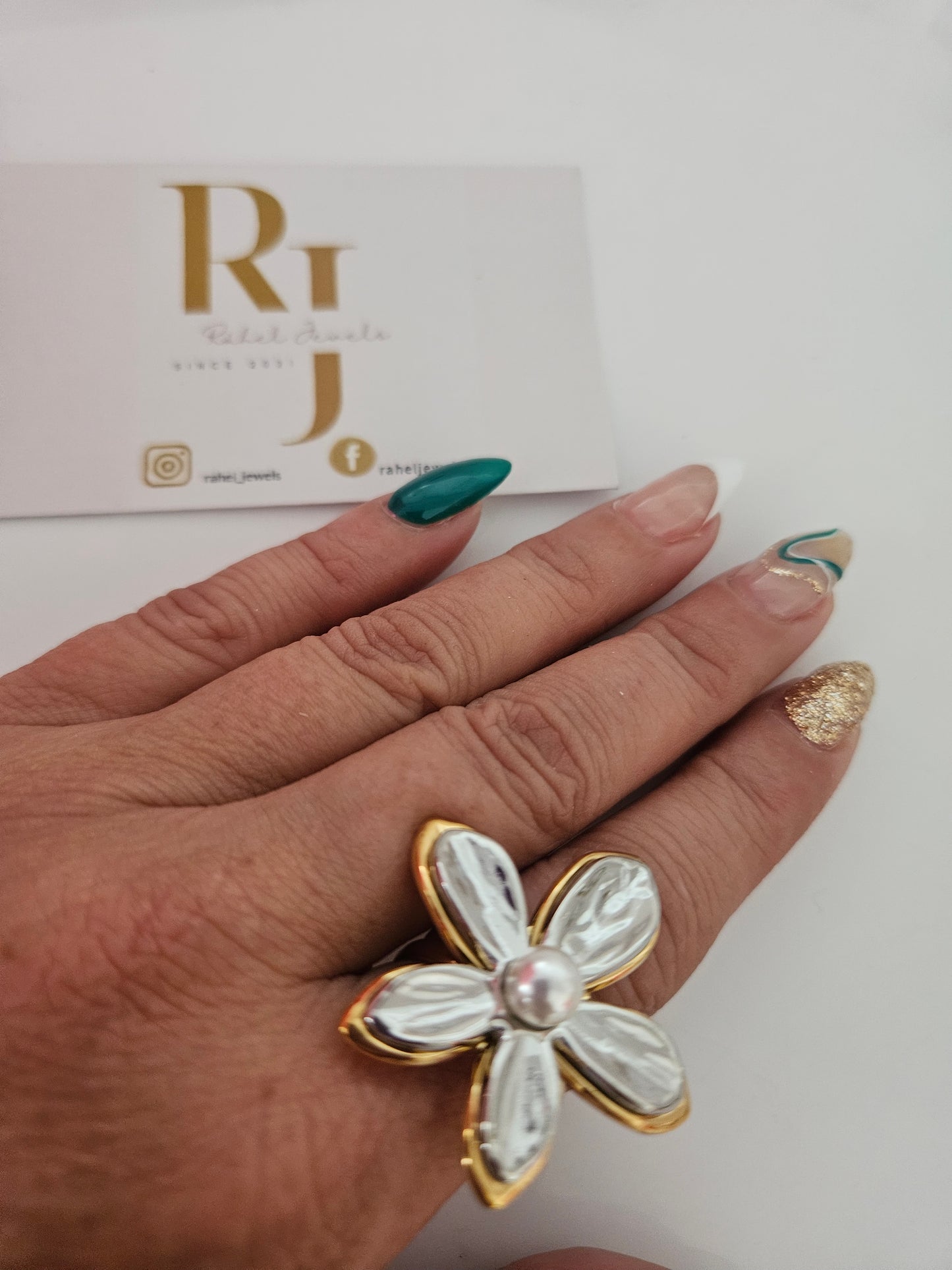 CHIC FLOWER RING