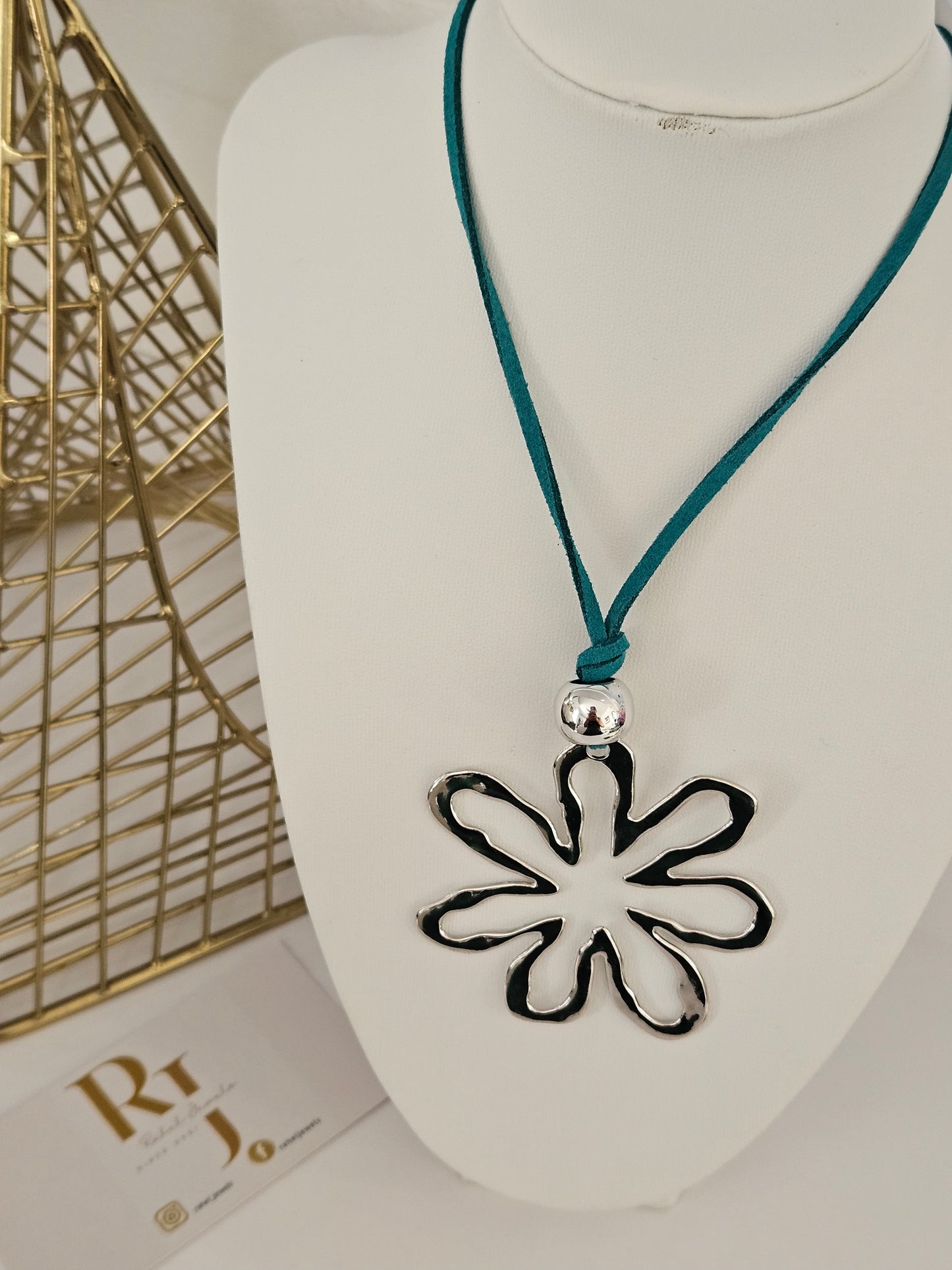 FLOWER PLATED NECKLACE