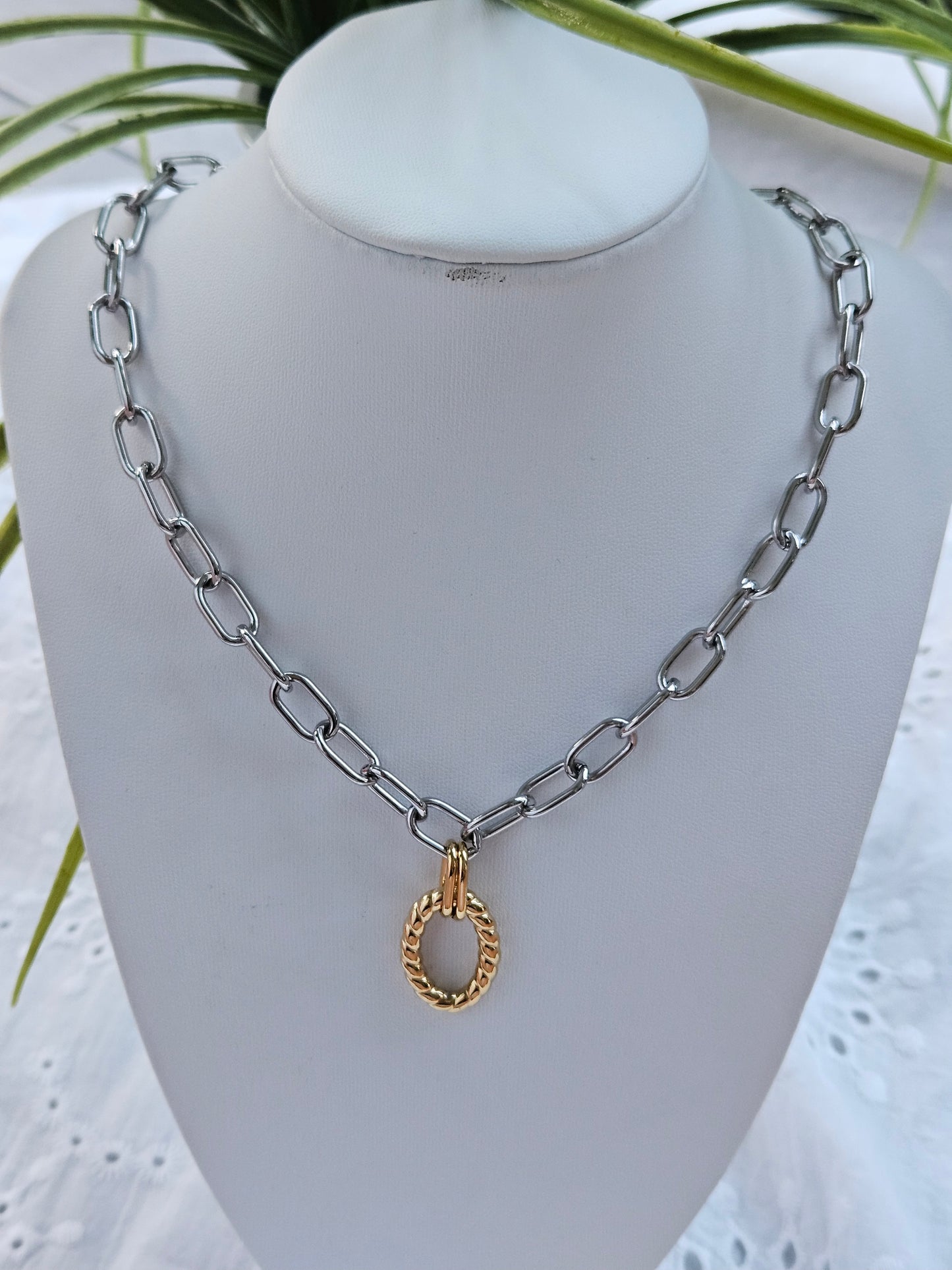 BEATRICE NECKLACE