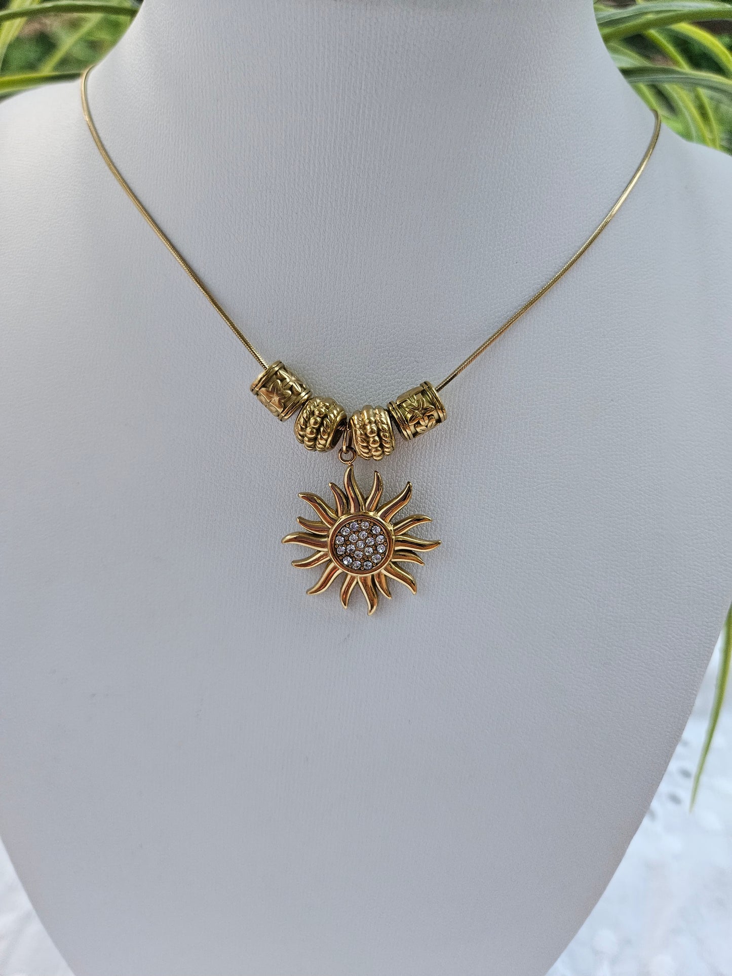 ELOYSE SUN NECKLACE
