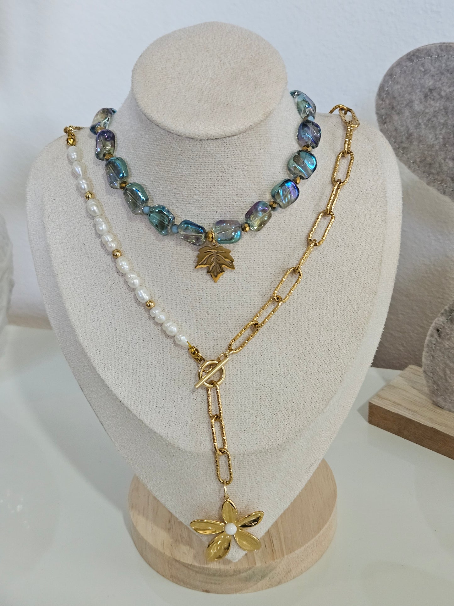 APRIL BLUE CRISTAL Necklace