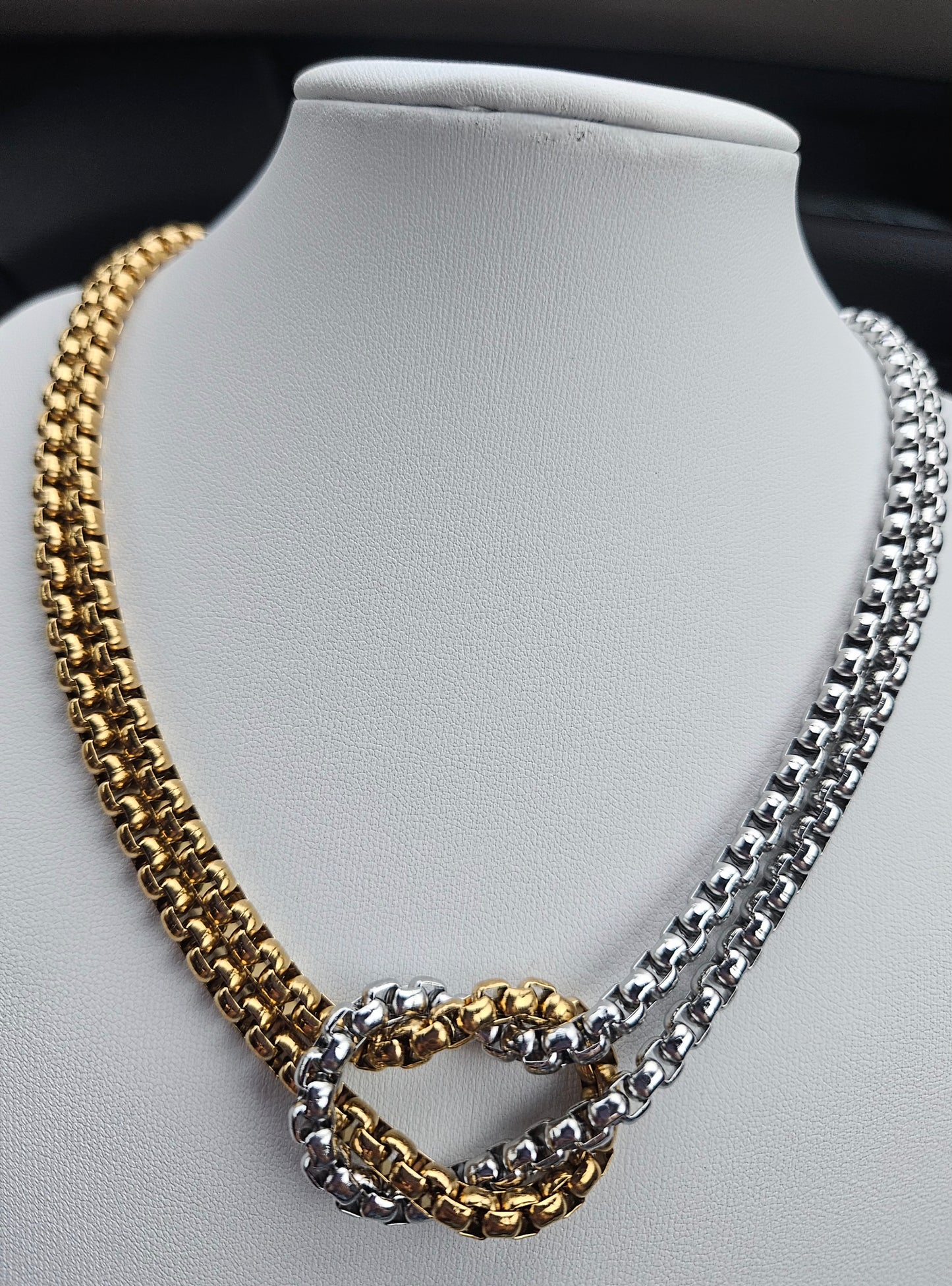 AMIS NECKLACE