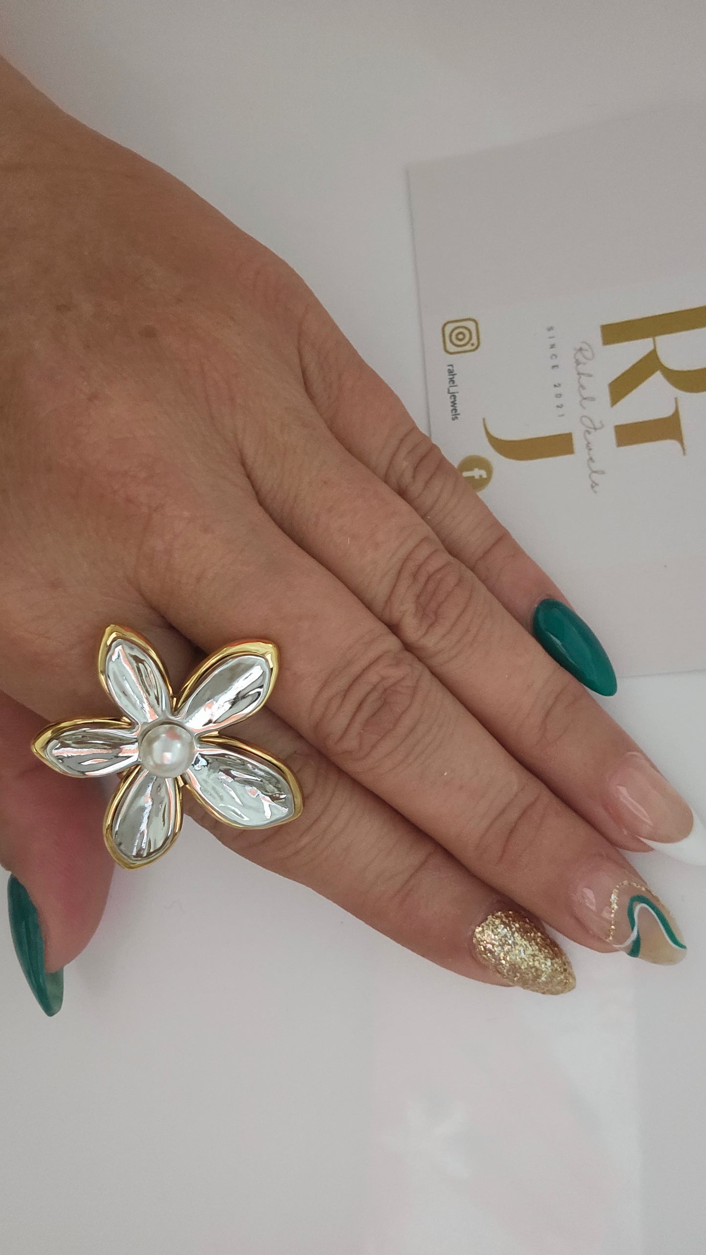 CHIC FLOWER RING