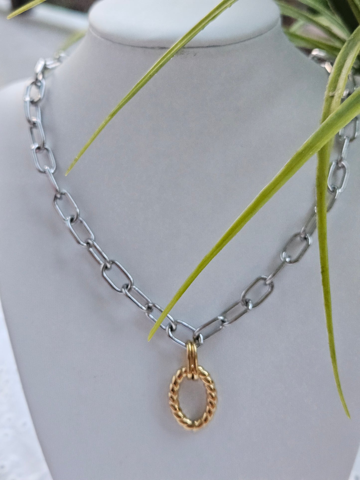 BEATRICE NECKLACE