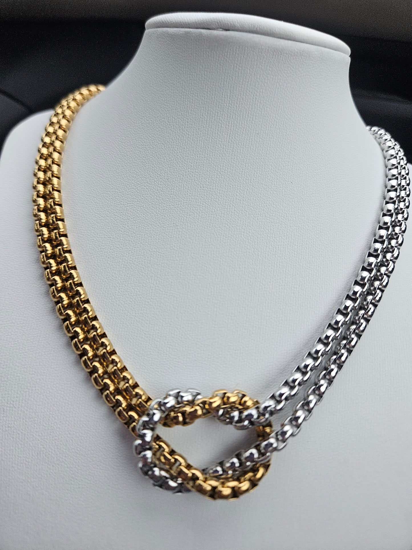AMIS NECKLACE