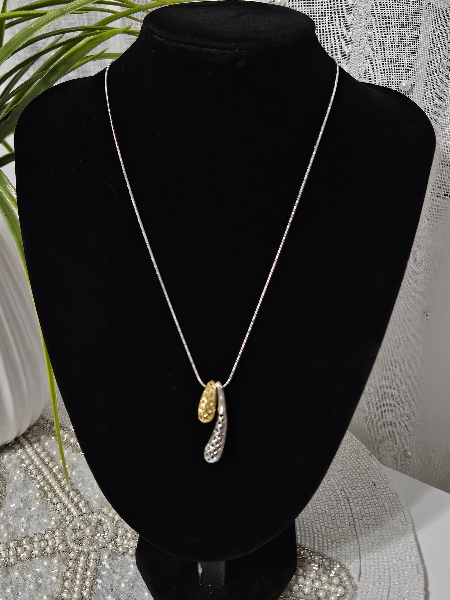 BEATRICE NECKLACE