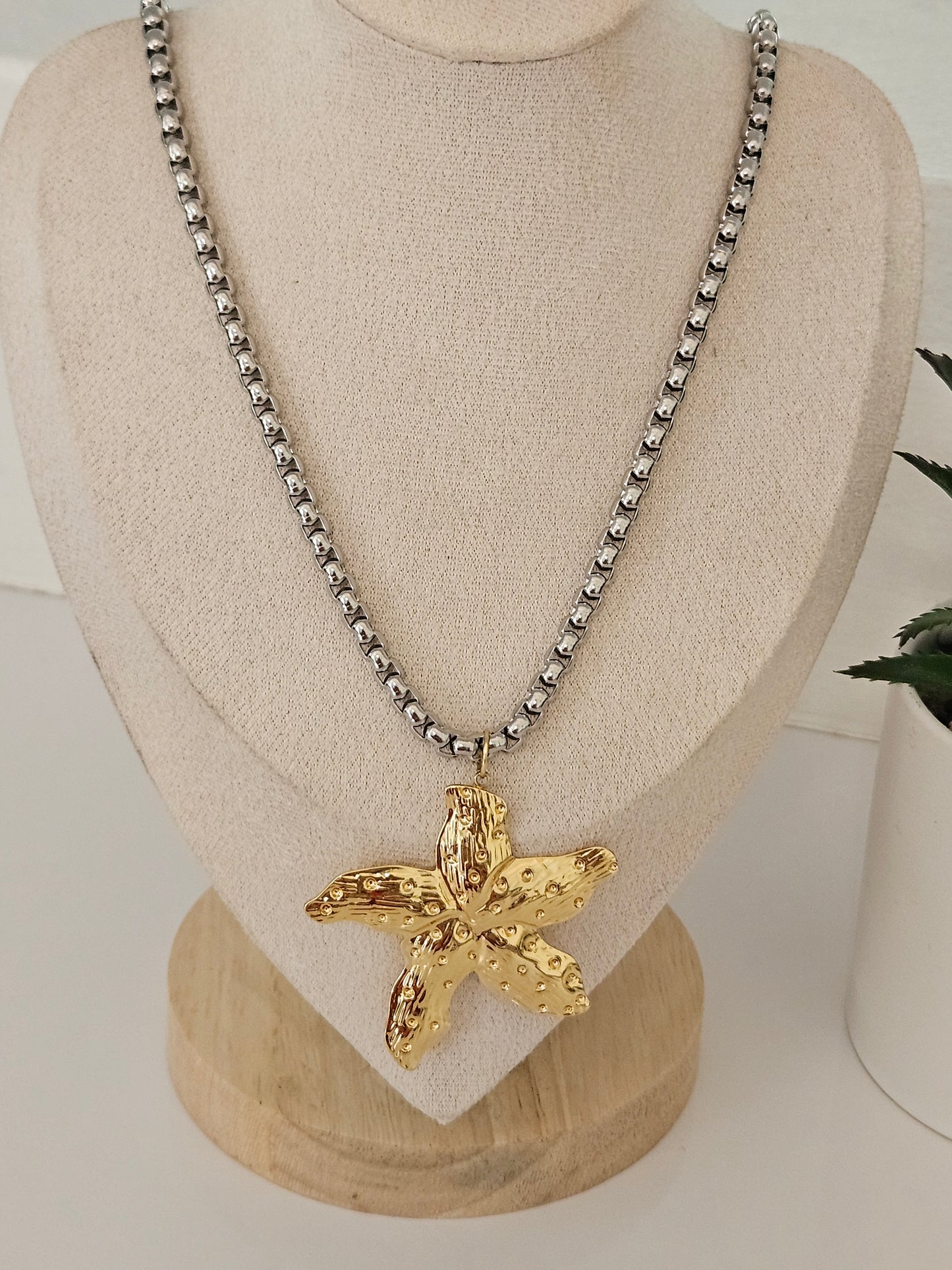 Encantus Star Necklace
