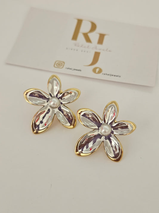 CHIC FLOWER EARRINGS