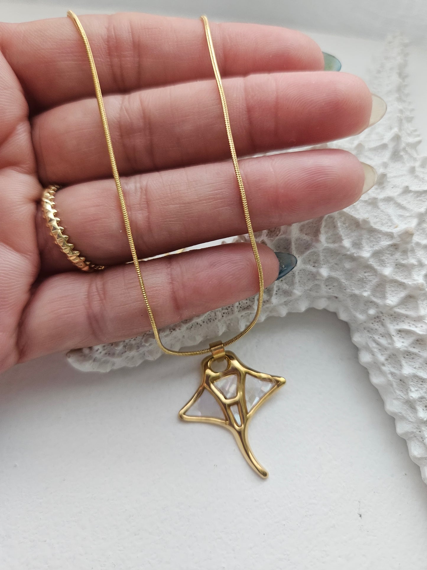 Mantaralla Necklace