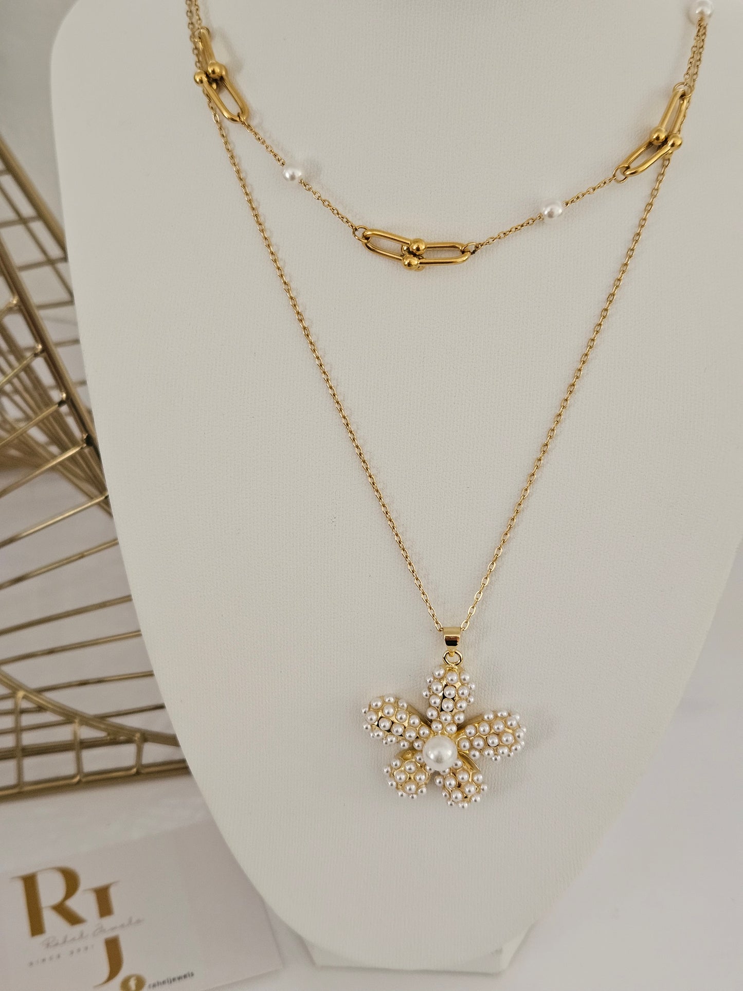 AMIRA FLOWER NECKLACE