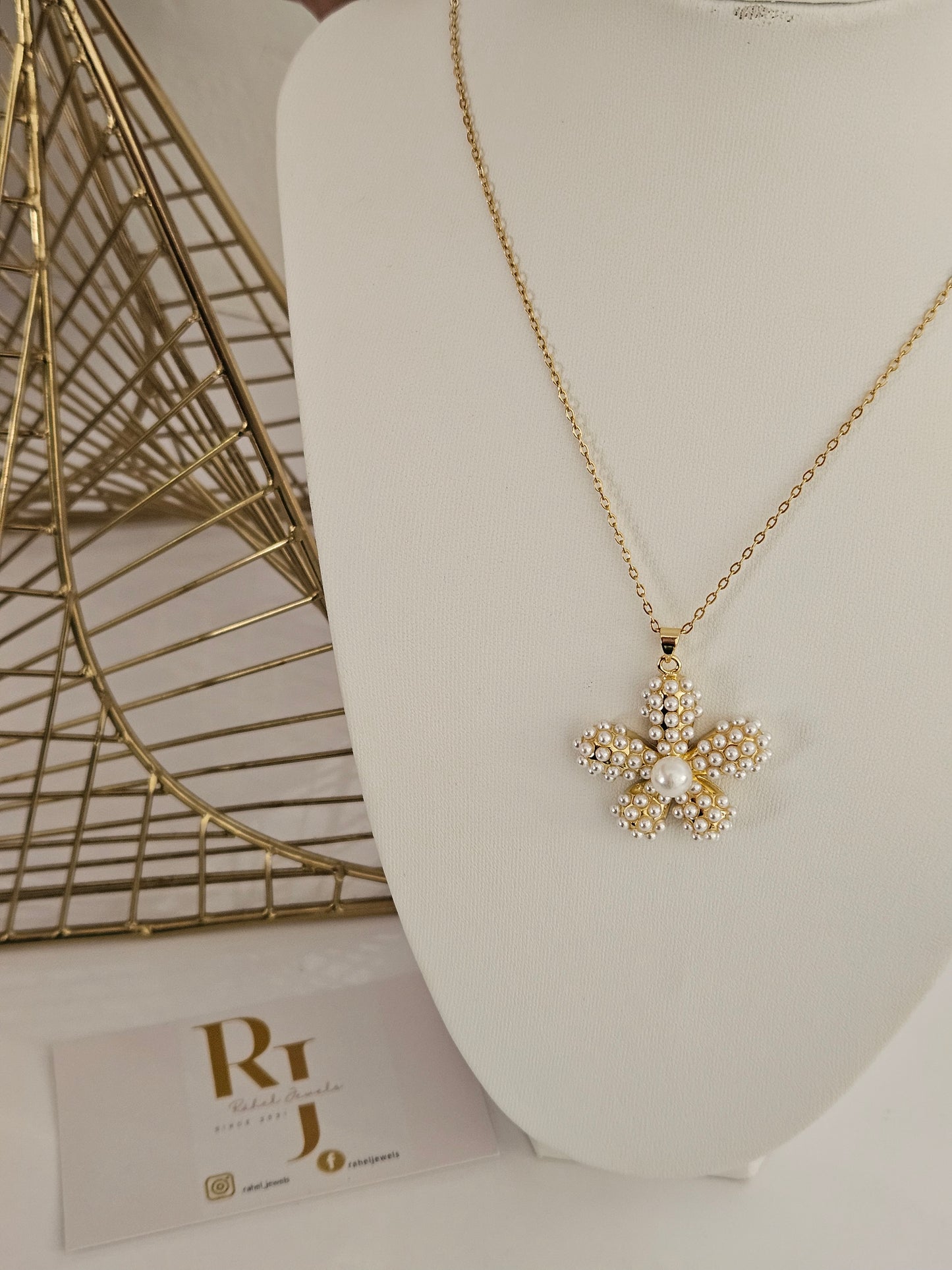 AMIRA FLOWER NECKLACE