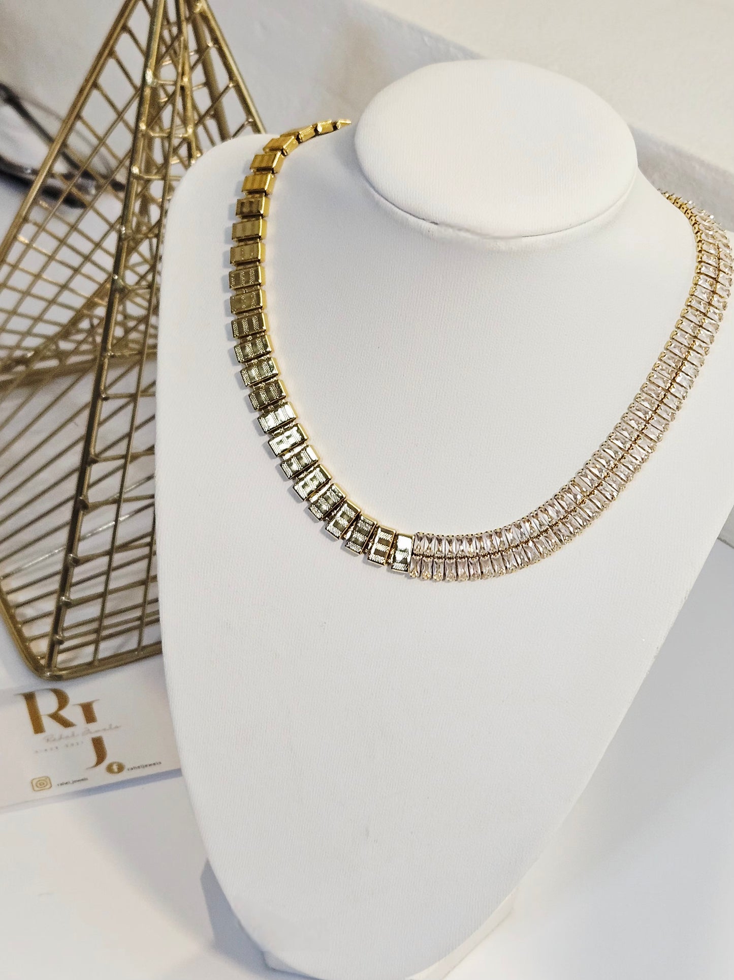 AZRA NECKLACE