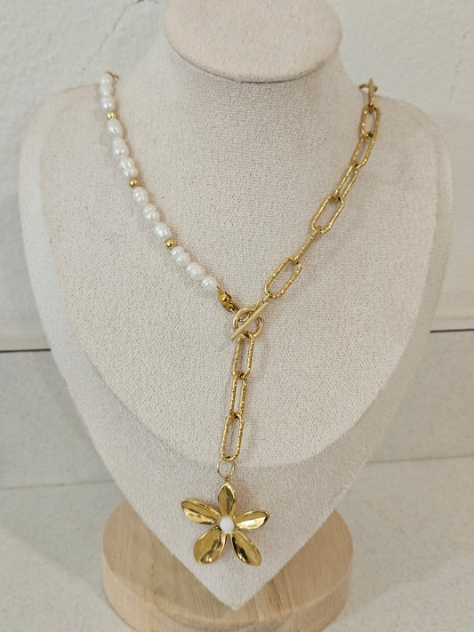 ADA'S NECKLACE