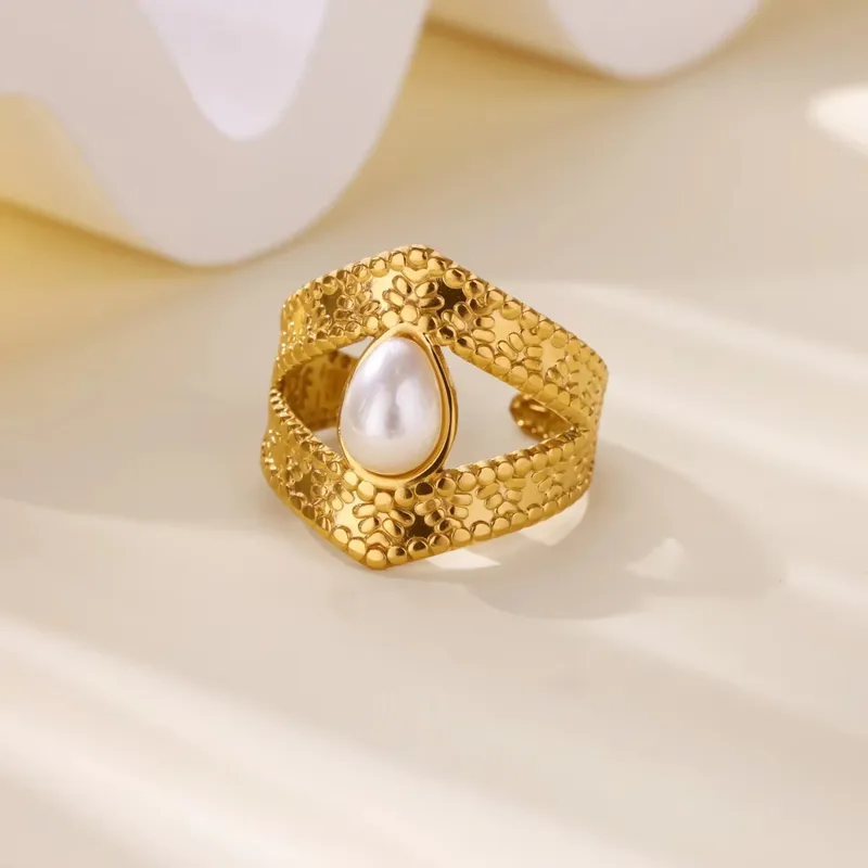 Isidora Rings