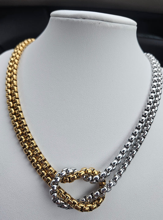 AMIS NECKLACE