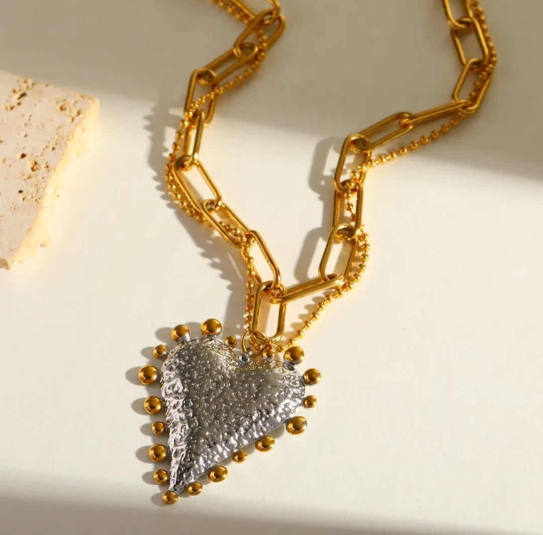 UNIK HEART NECKLACE