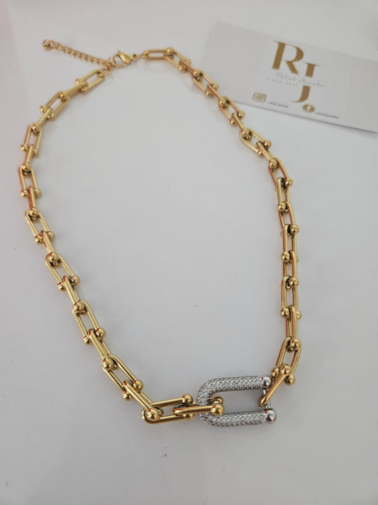 CHIC NECKLACE
