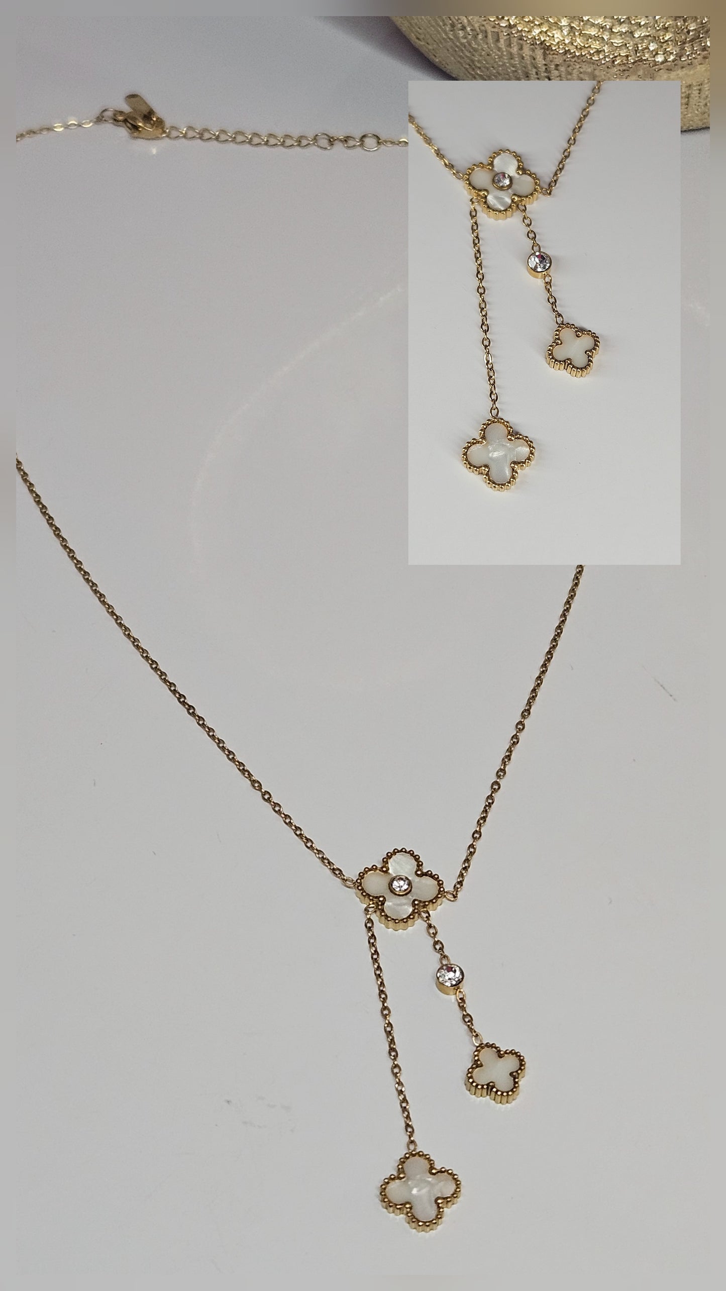 Trebol White Necklace