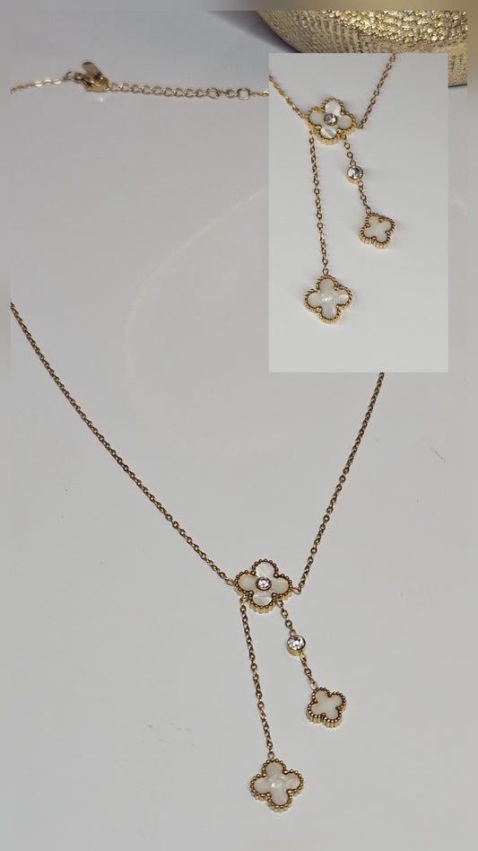 Trebol White Necklace