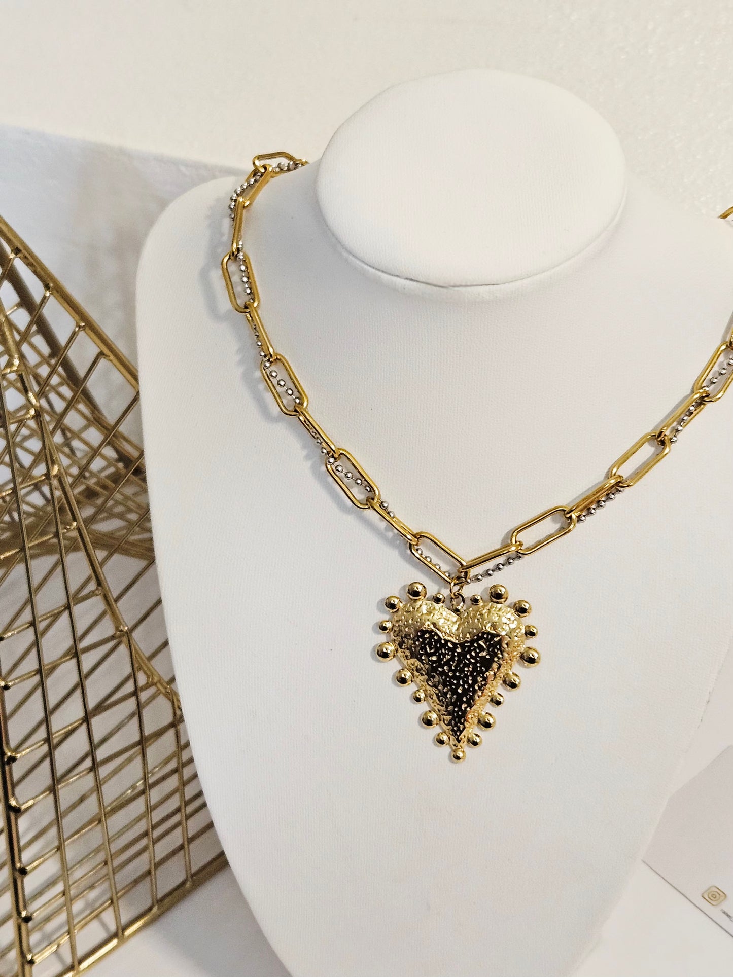 UNIK HEART NECKLACE