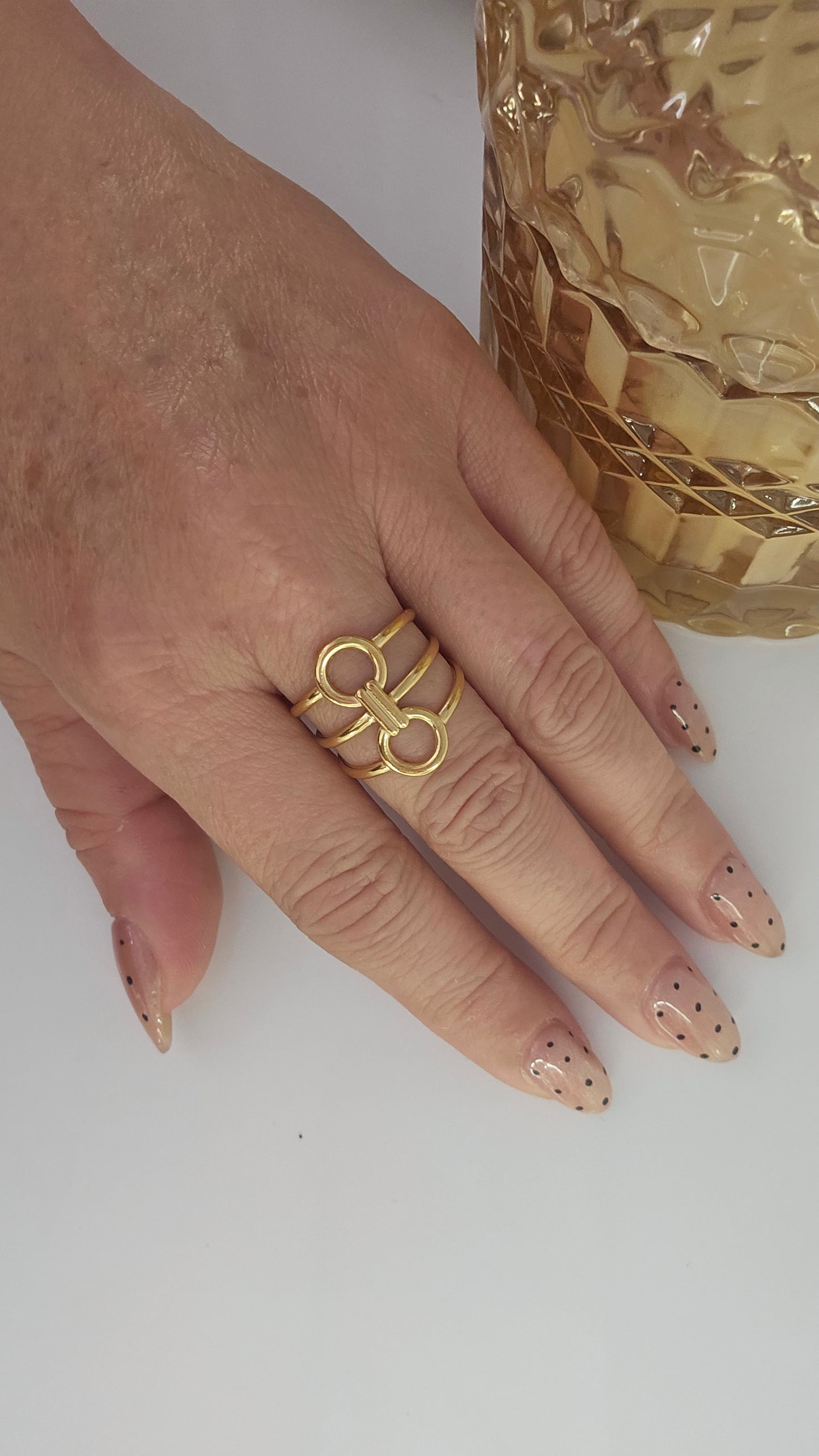 Elia Ring