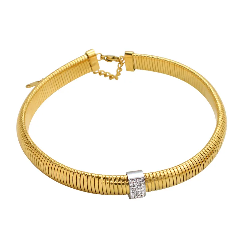 CHIC GOLD NECKLACE